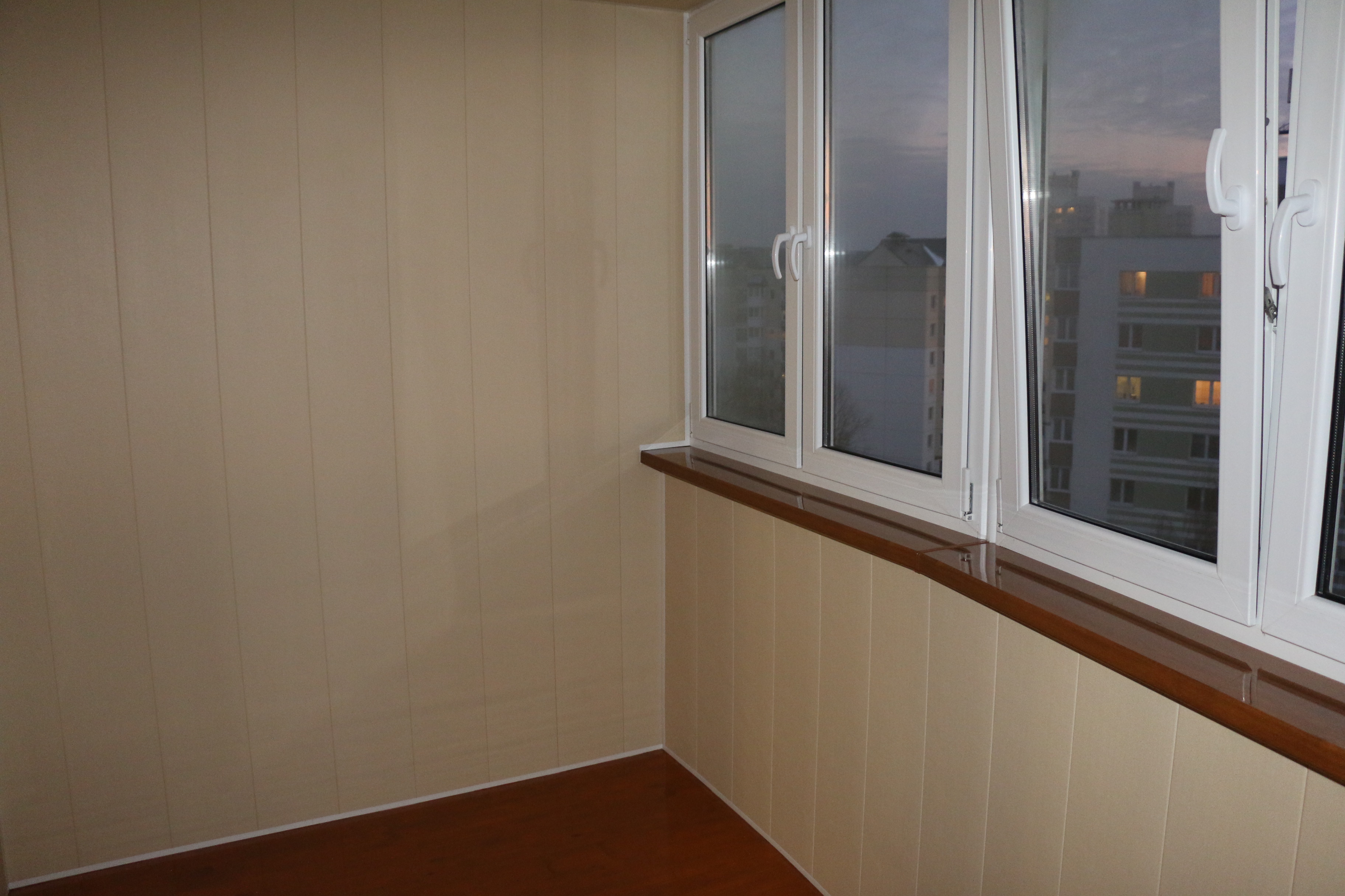 Обшивка балкона поливинилхлоридными панелями