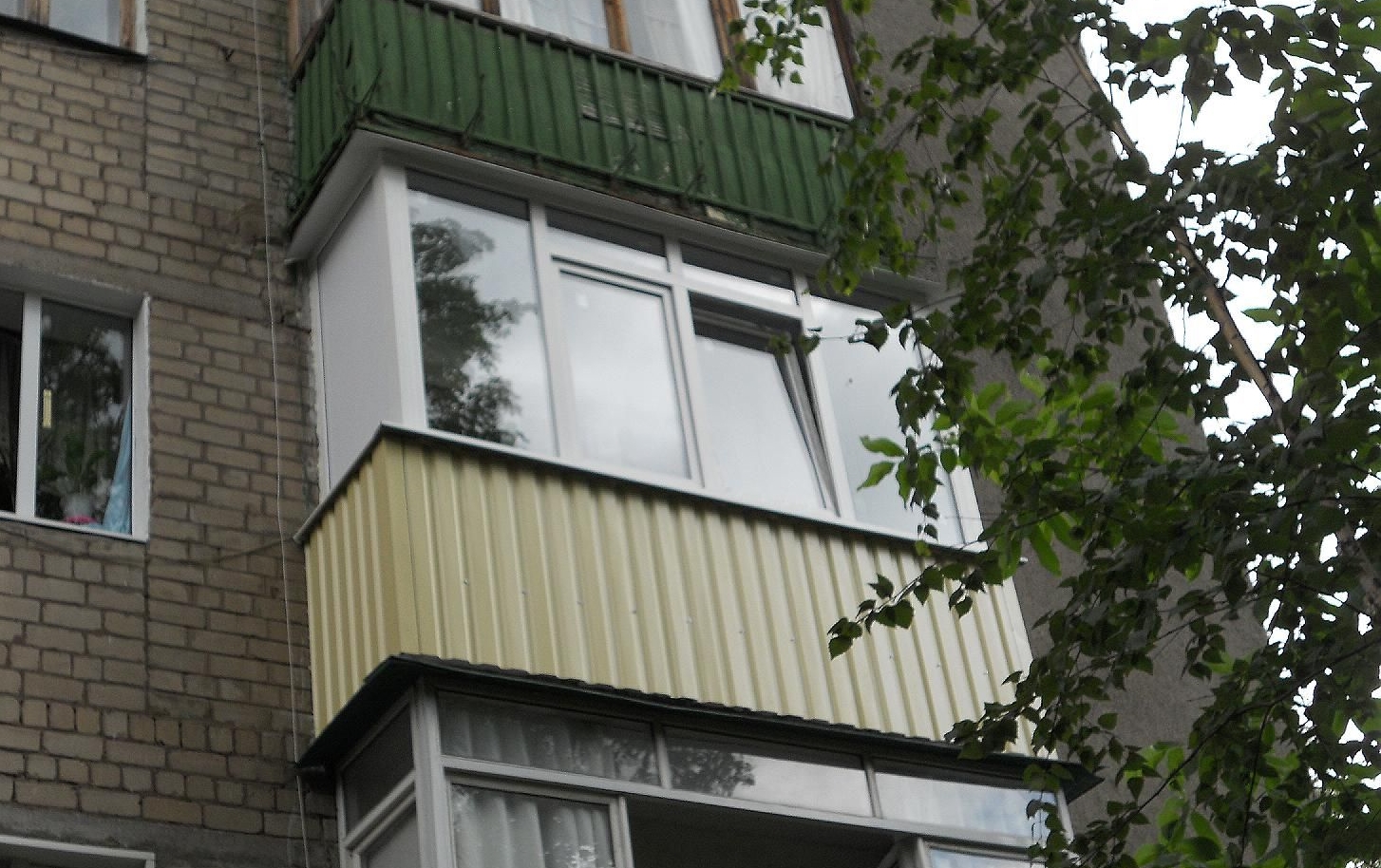 Обшивка балкона профнастилом: цена на обшивку лоджии или балкона снаружи  листами профнастила в Минске